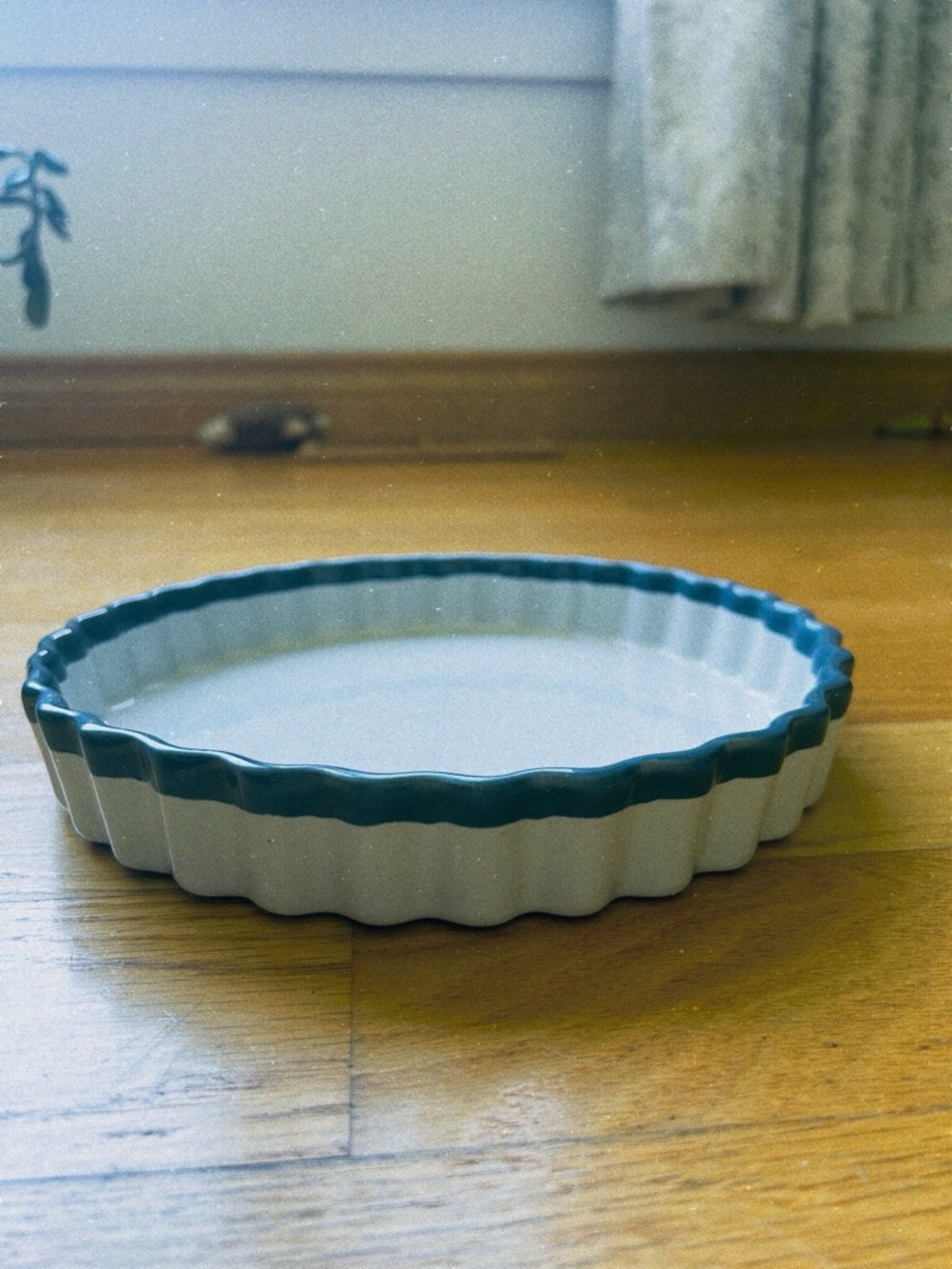 Ceramic Fluted Tart Pan - White with Teal Rim